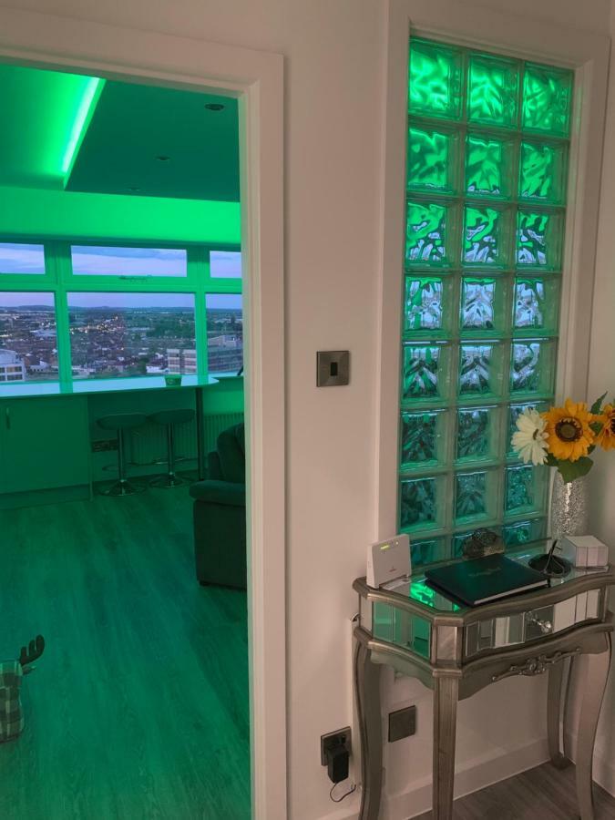 Luxury Panoramic Balcony Swindon Central Exteriör bild