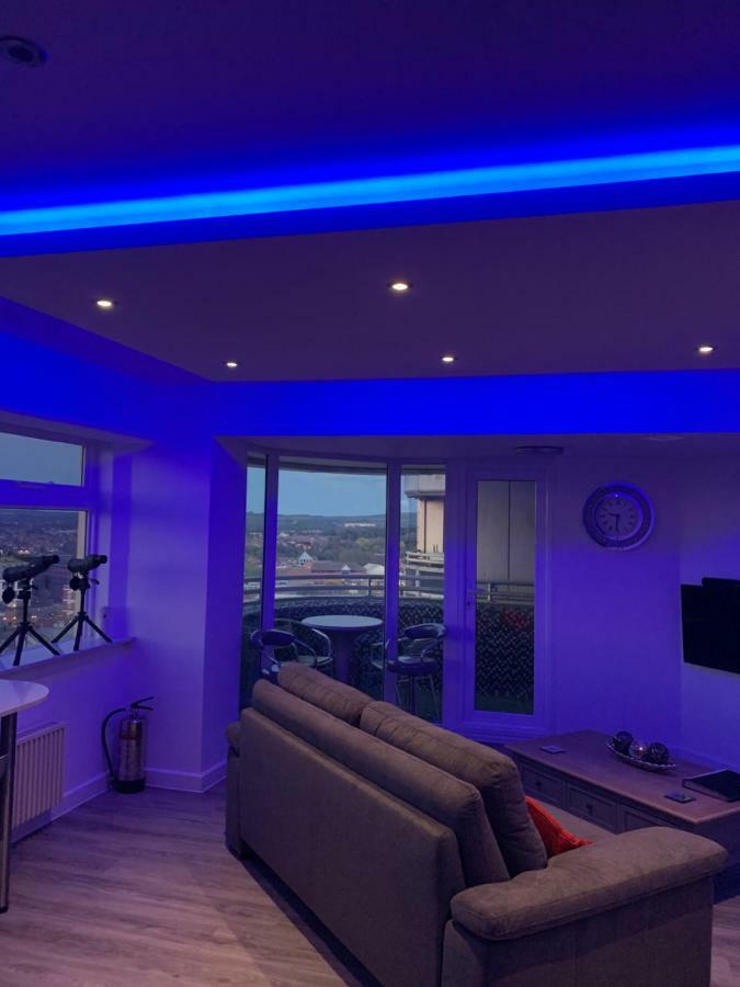Luxury Panoramic Balcony Swindon Central Exteriör bild