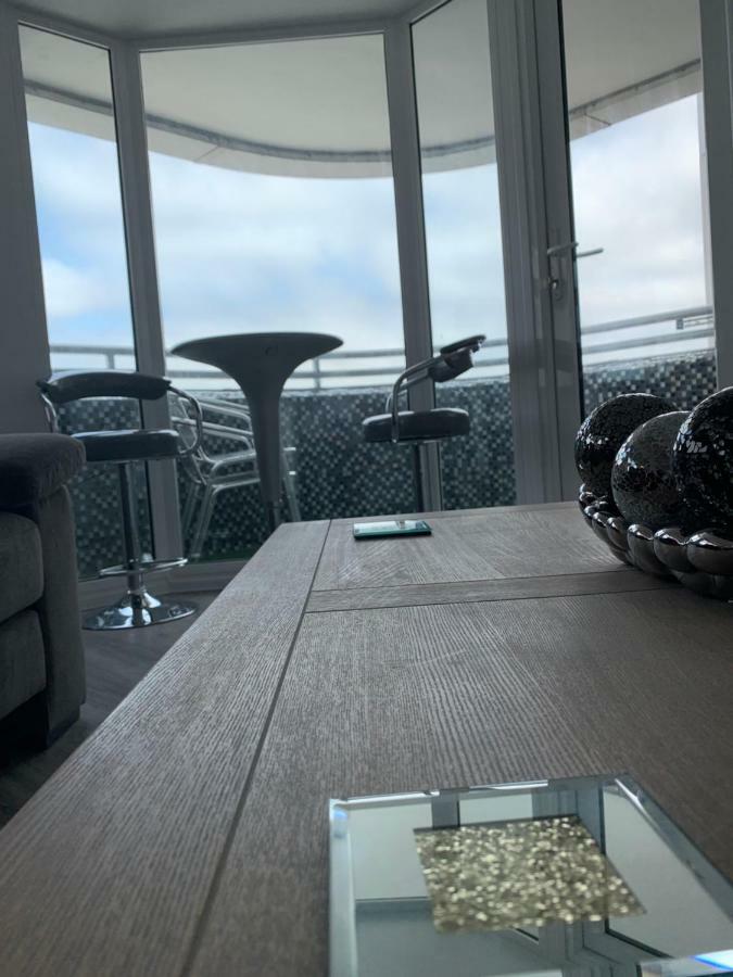 Luxury Panoramic Balcony Swindon Central Exteriör bild