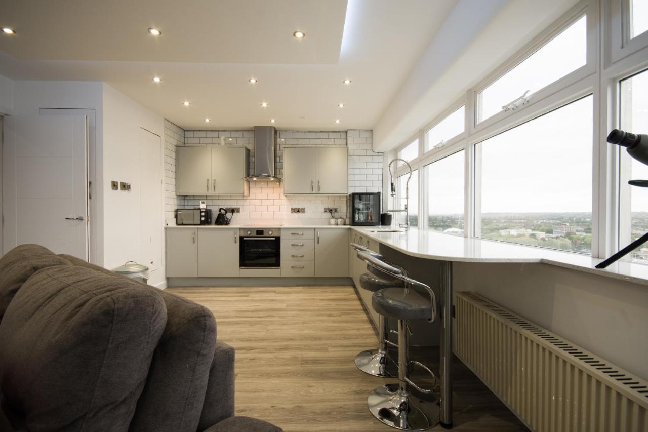 Luxury Panoramic Balcony Swindon Central Exteriör bild