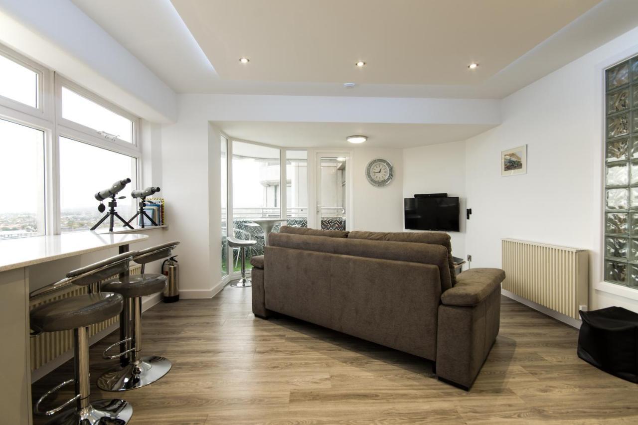 Luxury Panoramic Balcony Swindon Central Exteriör bild