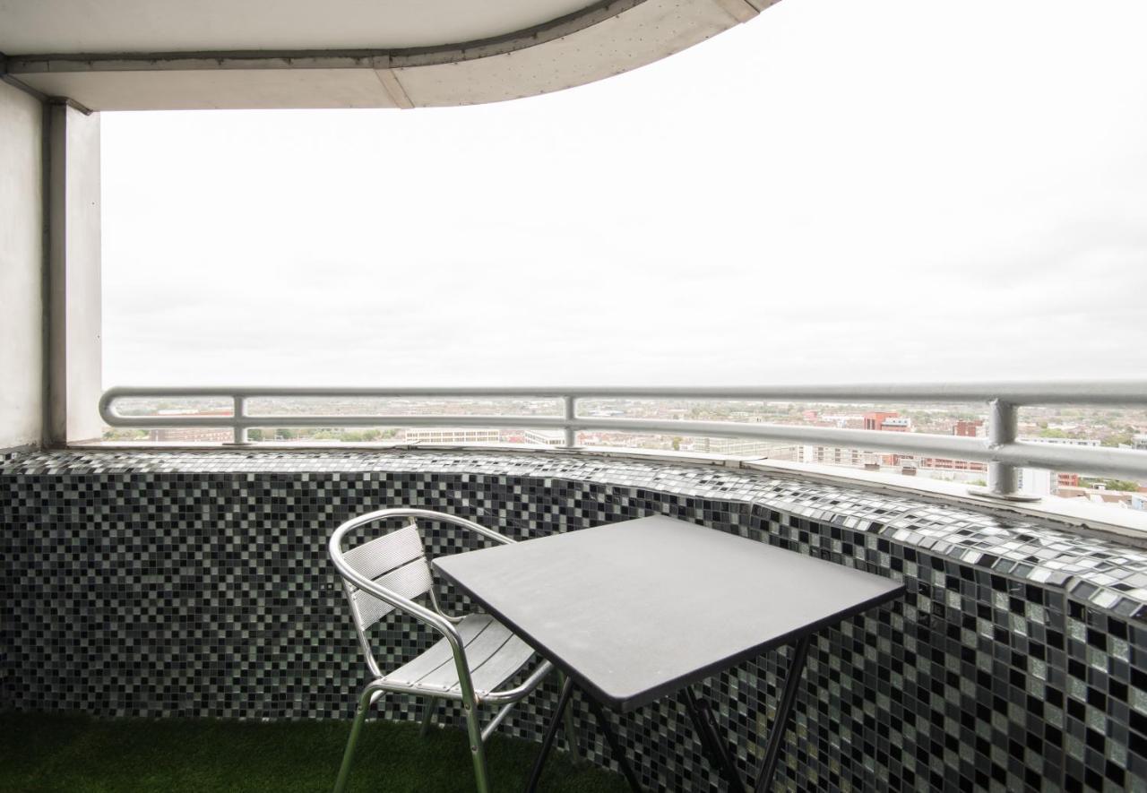 Luxury Panoramic Balcony Swindon Central Exteriör bild